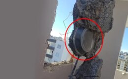 Depremde ağır hasar alan apartmanın kolonundan tabak çıktı