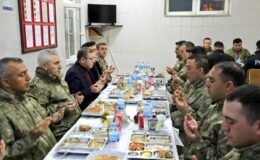 Vali Polat iftarını Mehmetçikle birlikte açtı