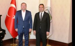 Vali Ziya Polat, Kars Belediye Başkanı Ötüken Senger’i makamında kabul etti