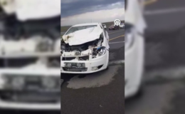 Kars’ta büyükbaş hayvanlara çarpan otomobildeki 2 kişi yaralandı
