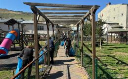 Digor Belediye başkanları ilçede çöpleri temizledi
