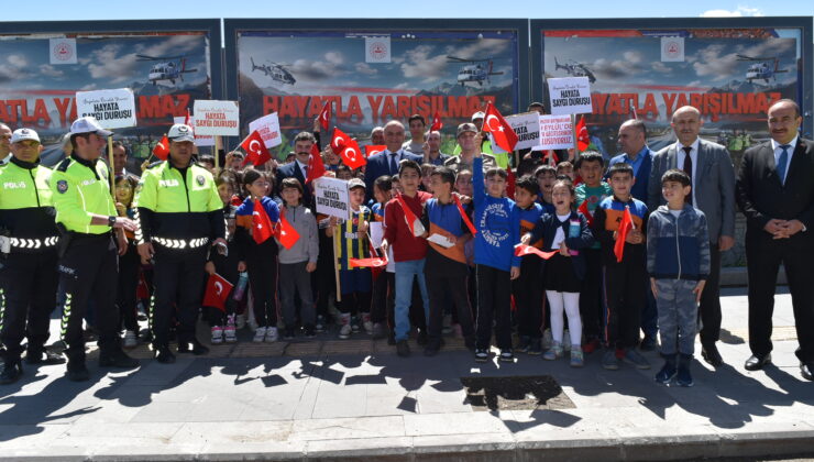 Kars’ta Trafik Haftası çeşitli etkinliklerle kutlanıyor