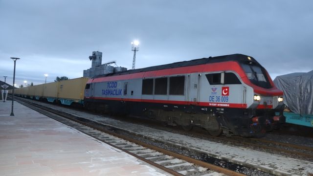Bakü-Tiflis-Kars Demiryolu’nda yük taşımacılığı yeniden başladı