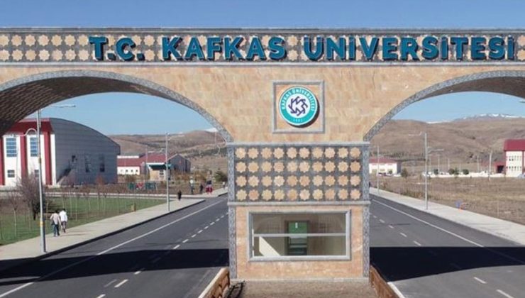 Depremde hayatını kaybeden üniversite öğrencisinin diplomasını sınıf arkadaşları aldı