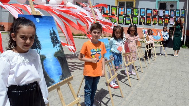 Sarıkamış’ta “Minik ressamlar yıl sonu sergisi” açıldı