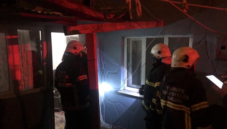 Kars’ta ocakta unutulan yemek yangına sebep oldu