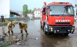 Kars’ta sağanak nedeniyle bazı ev ve odunlukları su bastı