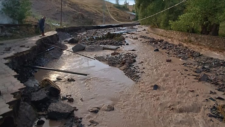 Kars’ta sel nedeniyle bir köyde ev, ahır ve yollar zarar gördü
