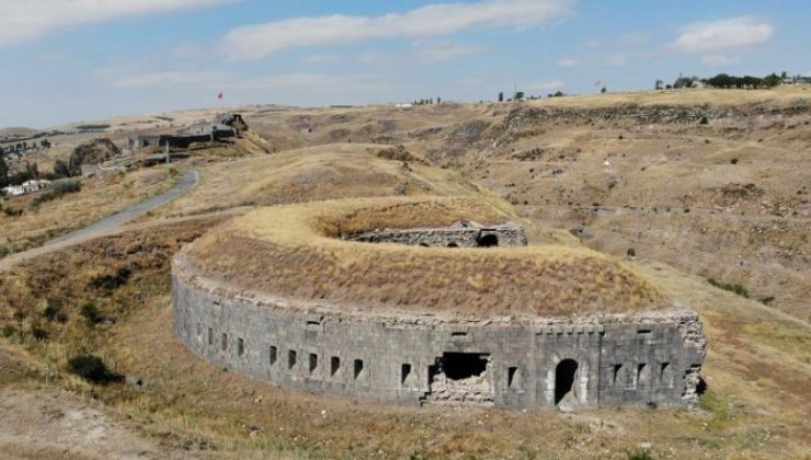 Kars’taki “Gemli Tabya” turizme kazandırılmayı bekliyor