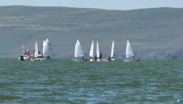 Çıldır Gölü’nde Anadolu Yelken Ligi 1. Ayak Kars Optimist Yarışları düzenlendi
