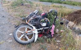 Kars’ta motosikletle kamyonet çarpıştı, 1 kişi ağır yaralandı