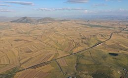 Bereketli Kars Ovası halı gibi desenlere büründü