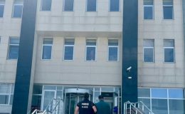Kars’ta sokak satıcılarına yönelik uyuşturucu operasyonunda 2 zanlı tutuklandı