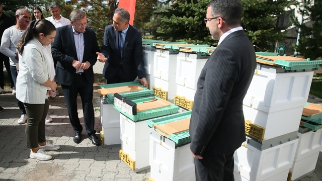 Kars’ta çiftçilere eğitim, ekipman ve hibe desteği