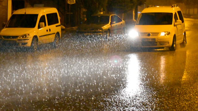 Kars’ta sağanak ve dolu etkili oldu