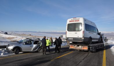 Kars’taki trafik kazasında yaralanan 13 öğretmenden 12’si taburcu oldu