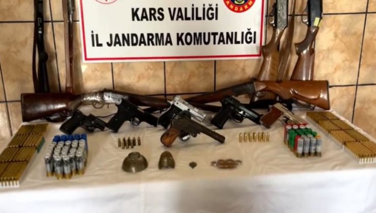 Kars’ta aranan kişiler ve ruhsatsız silah bulunduranlara yönelik operasyonda 30 şüpheli yakalandı