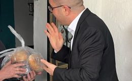 Kağızman Belediyesi ramazanda ihtiyaç sahibi ailelere sıcak yemek ulaştırıyor