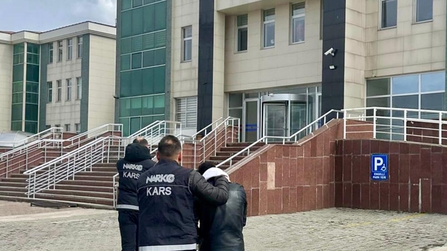 Kars’ta uyuşturucu operasyonunda 2 zanlı tutuklandı