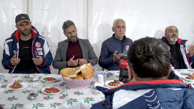 Uludağ’daki otel yangınında vefat eden baba ile oğlu için memleketleri Kars’ta mevlit okutuldu
