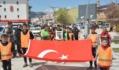 Bursa’daki otel yangınında hayatını kaybeden kayakçı Usta ailesi, Kars’ta anıldı