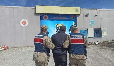 Kars’ta dolandırıcılık suçundan hapis cezası bulunan firari hükümlü yakalandı