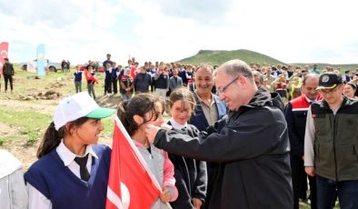 Kars’ta “Her İlçeye Örnek Meyve Bahçesi” kurulması çalışmaları sürüyor