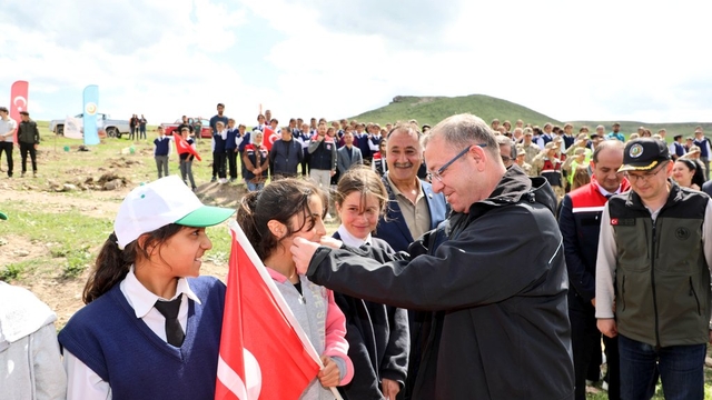 Kars’ta “Her İlçeye Örnek Meyve Bahçesi” kurulması çalışmaları sürüyor