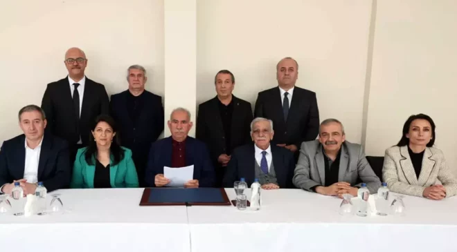 PKK’nın kendini feshetmesine DEM Parti’den ilk yorum