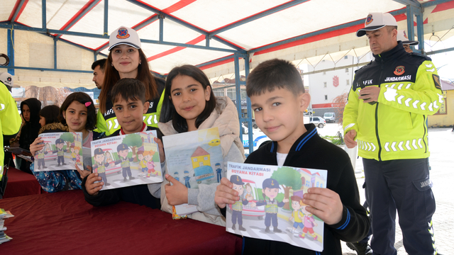 Sarıkamış’ta “Karayolu Güvenliği ve Trafik Haftası” etkinliği düzenlendi
