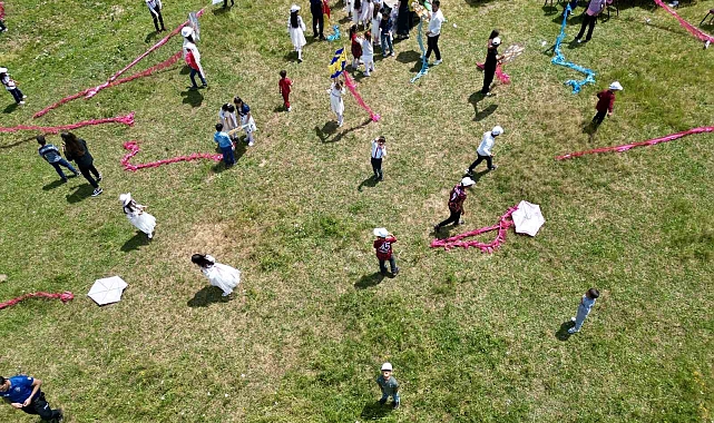 Kars’ta çocuklar uçurtma şenliğiyle eğlendi