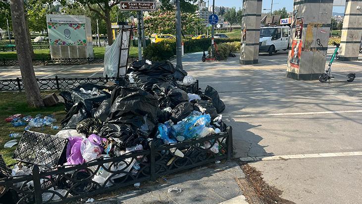 İzmir’de grev 6. gününde: Konak’ta çöp yığınları oluştu