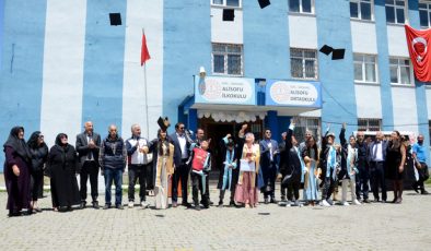Sarıkamış’ta başarılı köy çocukları için mezuniyet ve ödül töreni düzenlendi