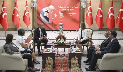 Siyasi partiler arasında bayramlaşma ziyareti… MHP ve DEM Parti’den ‘Terörsüz Türkiye’ mesajları