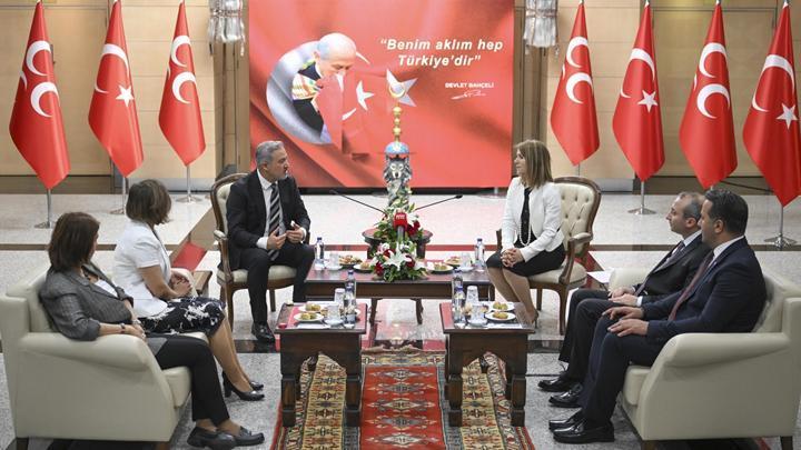 Siyasi partiler arasında bayramlaşma ziyareti… MHP ve DEM Parti’den ‘Terörsüz Türkiye’ mesajları
