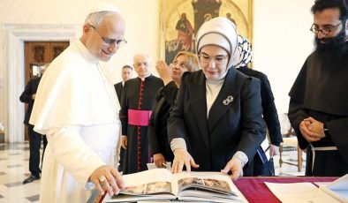 Emine Erdoğan Papa’yla görüştü