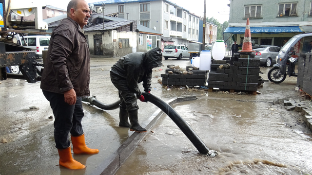 Kars Sarıkamış’ta dolu ve sağanak etkili oldu