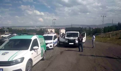 Kars’ta Emniyet Uygulamaları Sürüyor: Trafik ve Asayiş Denetimleri Artırıldı