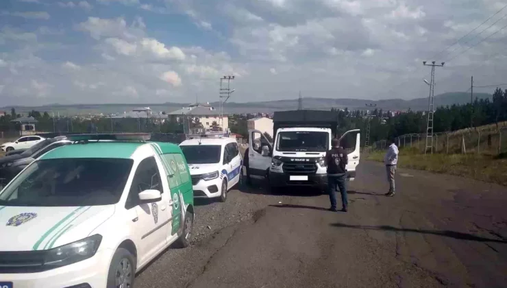 Kars’ta Emniyet Uygulamaları Sürüyor: Trafik ve Asayiş Denetimleri Artırıldı