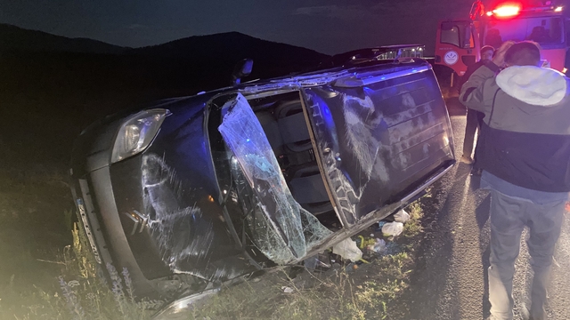 Kars’ta şarampole devrilen hafif ticari araçtaki 4 kişi yaralandı