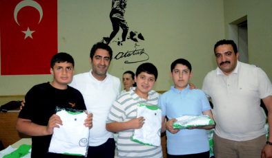 Sarıkamış Belediyesinden sporculara forma desteği