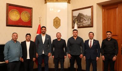Türkiye Güreş Federasyonu Başkanı Akgül, Kars Valisi Polat’ı ziyaret etti