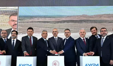 Bakan Uraloğlu: Zengezur koridoru, Türkiye, Azerbaycan ve Ermenistan arasında ekonomik işbirliğini güçlendirecek, bölgesel barışı pekiştirecek