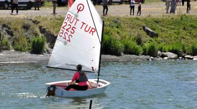Çıldır Gölü’nde Yelken Sporları ile Kış Turizmi Canlanıyor
