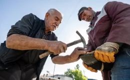 Kars’ta 72 Yaşındaki Nalbant, Dede Mesleğini Yaşatıyor