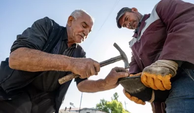 Kars’ta 72 Yaşındaki Nalbant, Dede Mesleğini Yaşatıyor