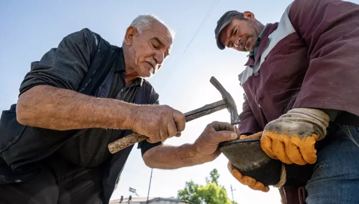 Kars’ta 72 Yaşındaki Nalbant, Dede Mesleğini Yaşatıyor