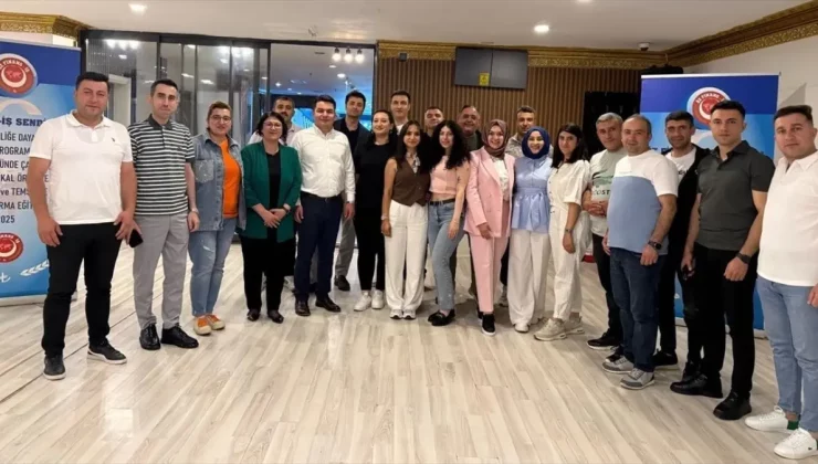 Kars’ta Banka Personeline Sendikal Eğitim Verildi