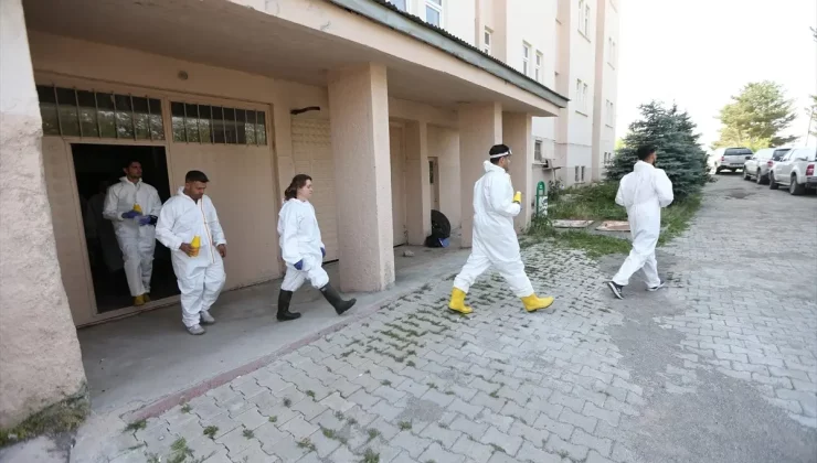 Kars’ta Dezenfeksiyon Timi, Şap Hastalığına Karşı Mücadele Ediyor