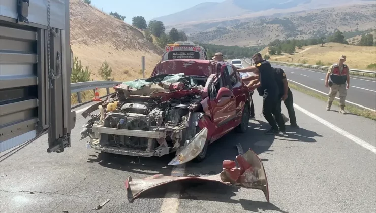 Kars’ta Trafik Kazası: Otomobil Sürücüsü Yaralandı